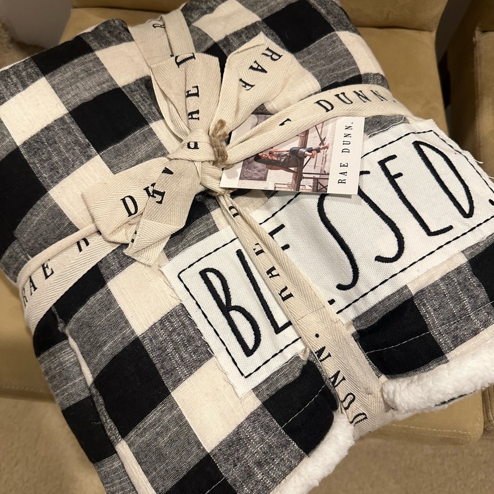 NWT Rae Dunn Throw